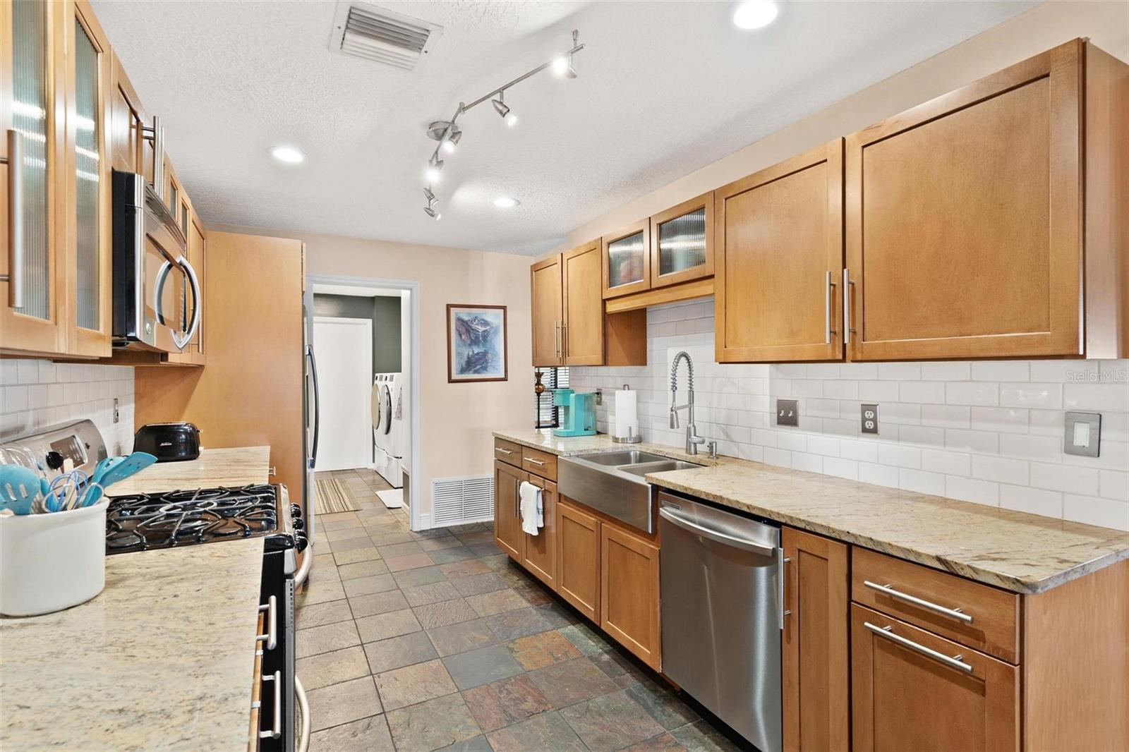 Image 13 of 44 For 405 Mirror Lake Drive