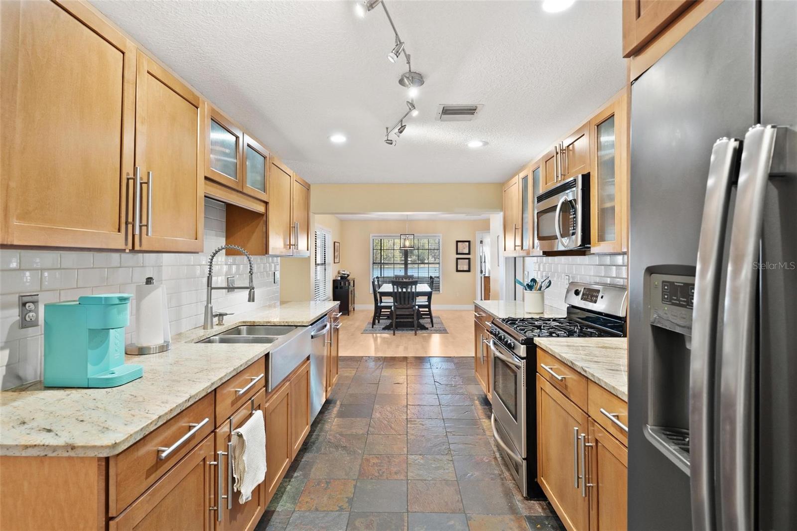 Image 14 of 44 For 405 Mirror Lake Drive