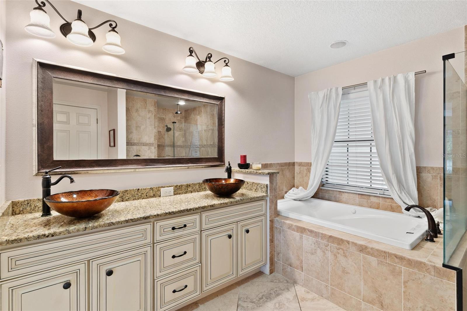 Image 18 of 44 For 405 Mirror Lake Drive