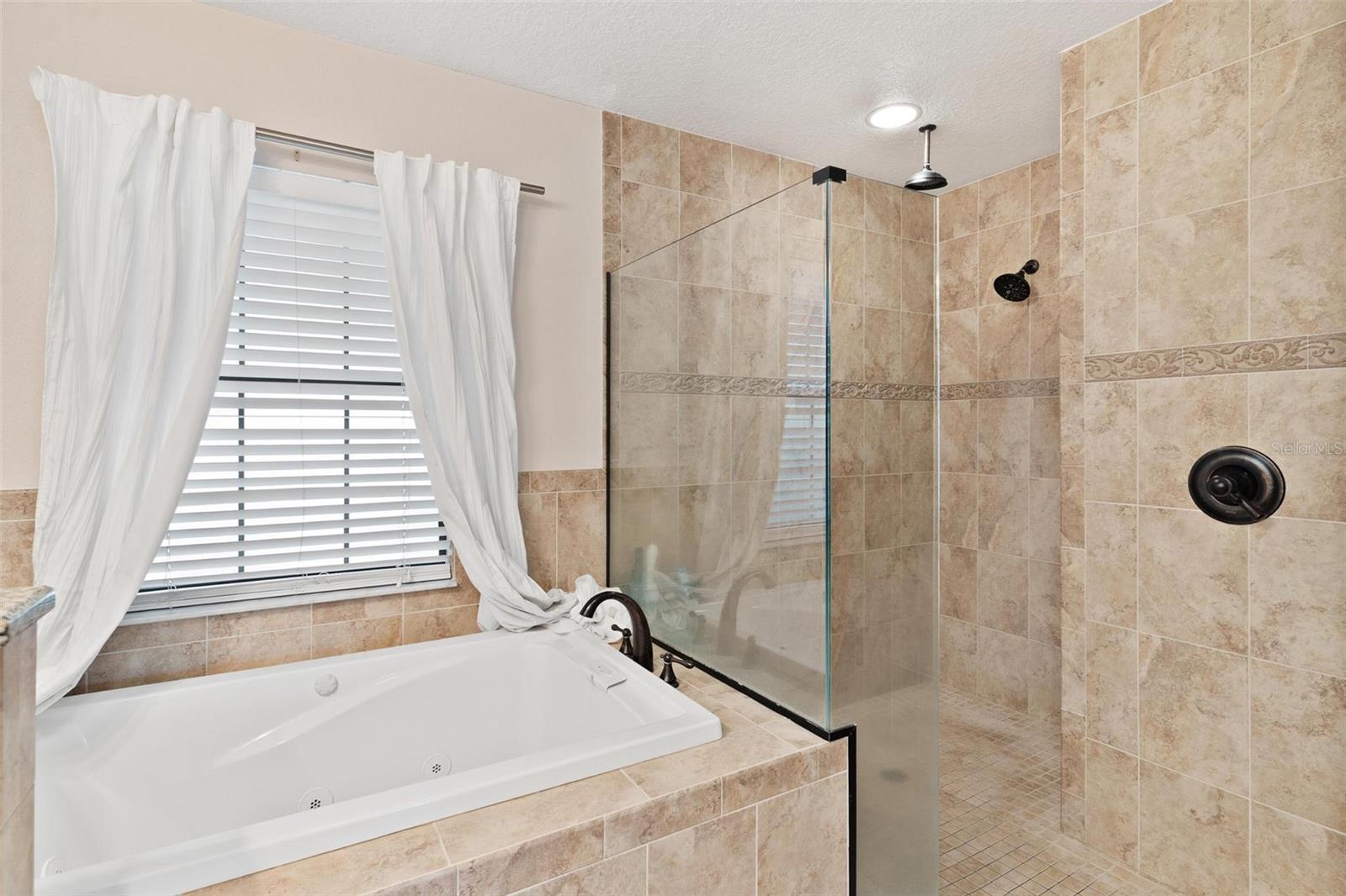 Image 19 of 44 For 405 Mirror Lake Drive