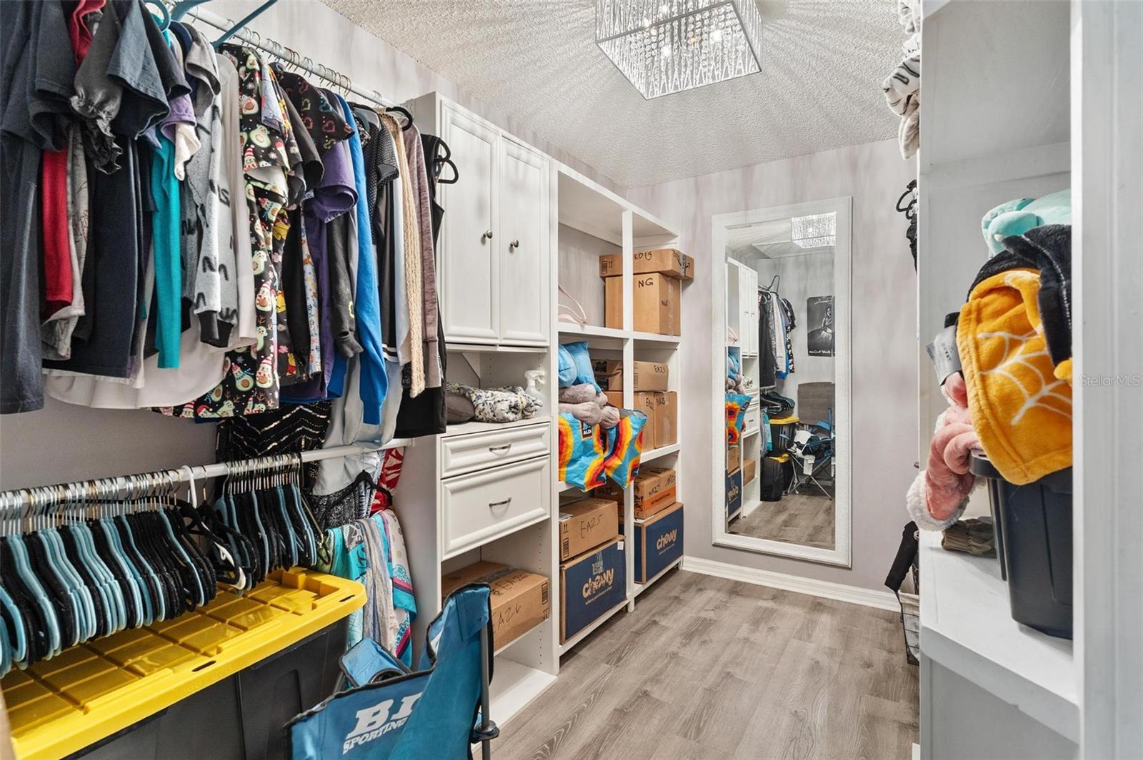 Image 20 of 44 For 405 Mirror Lake Drive