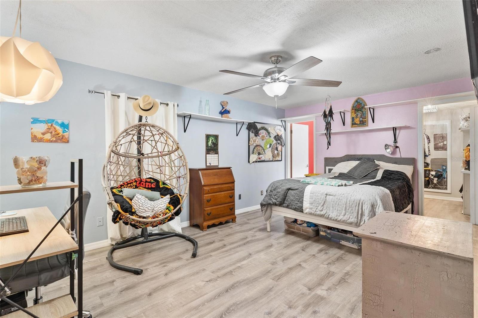 Image 21 of 44 For 405 Mirror Lake Drive