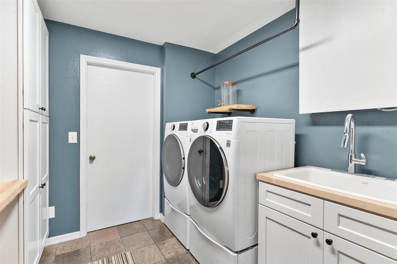 Image 26 of 44 For 405 Mirror Lake Drive