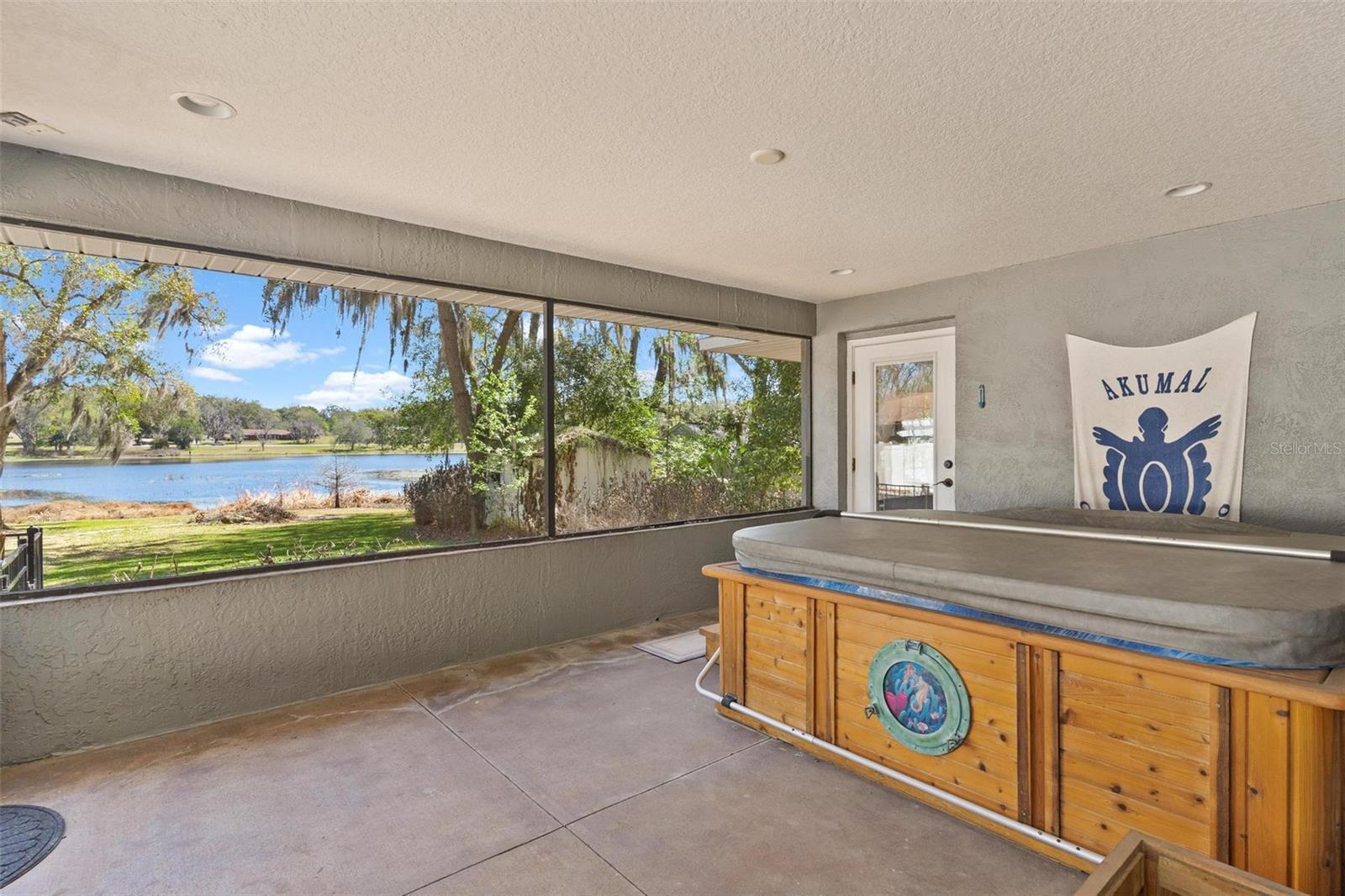 Image 30 of 44 For 405 Mirror Lake Drive