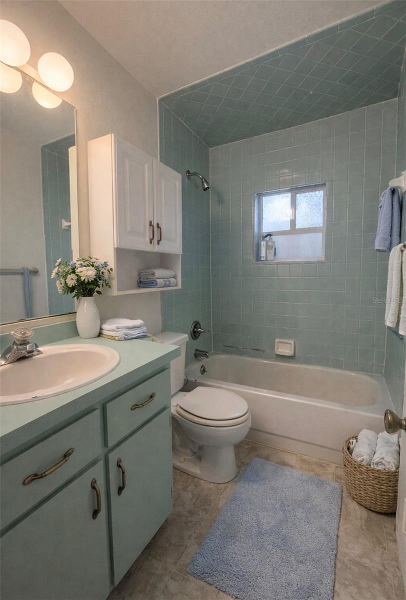 Image 14 of 19 For 907 West Street