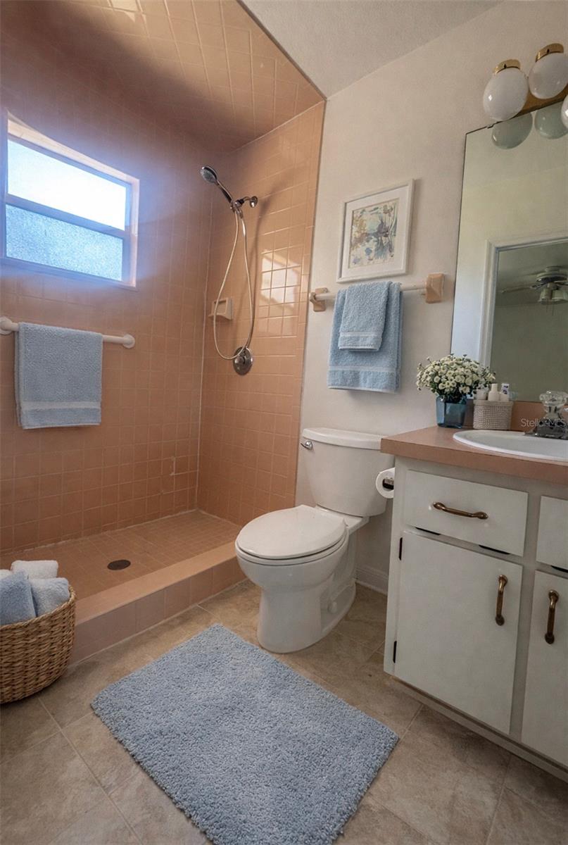 Image 16 of 19 For 907 West Street