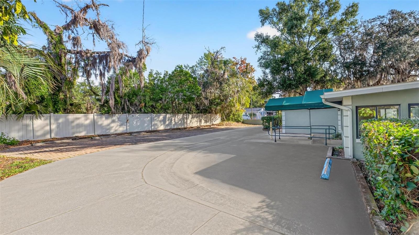 Image 19 of 66 For 1318 Eustis Street