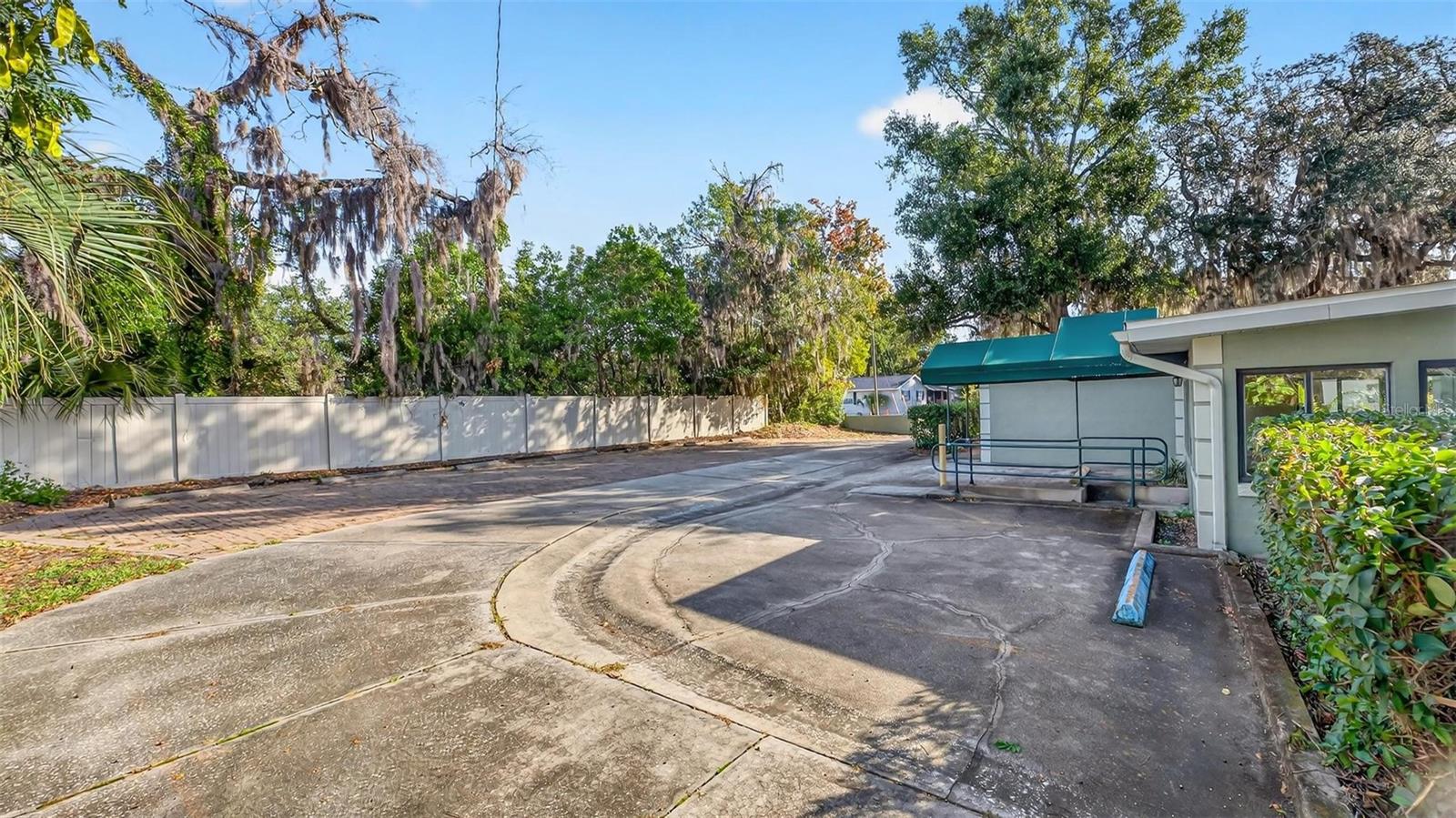 Image 20 of 66 For 1318 Eustis Street