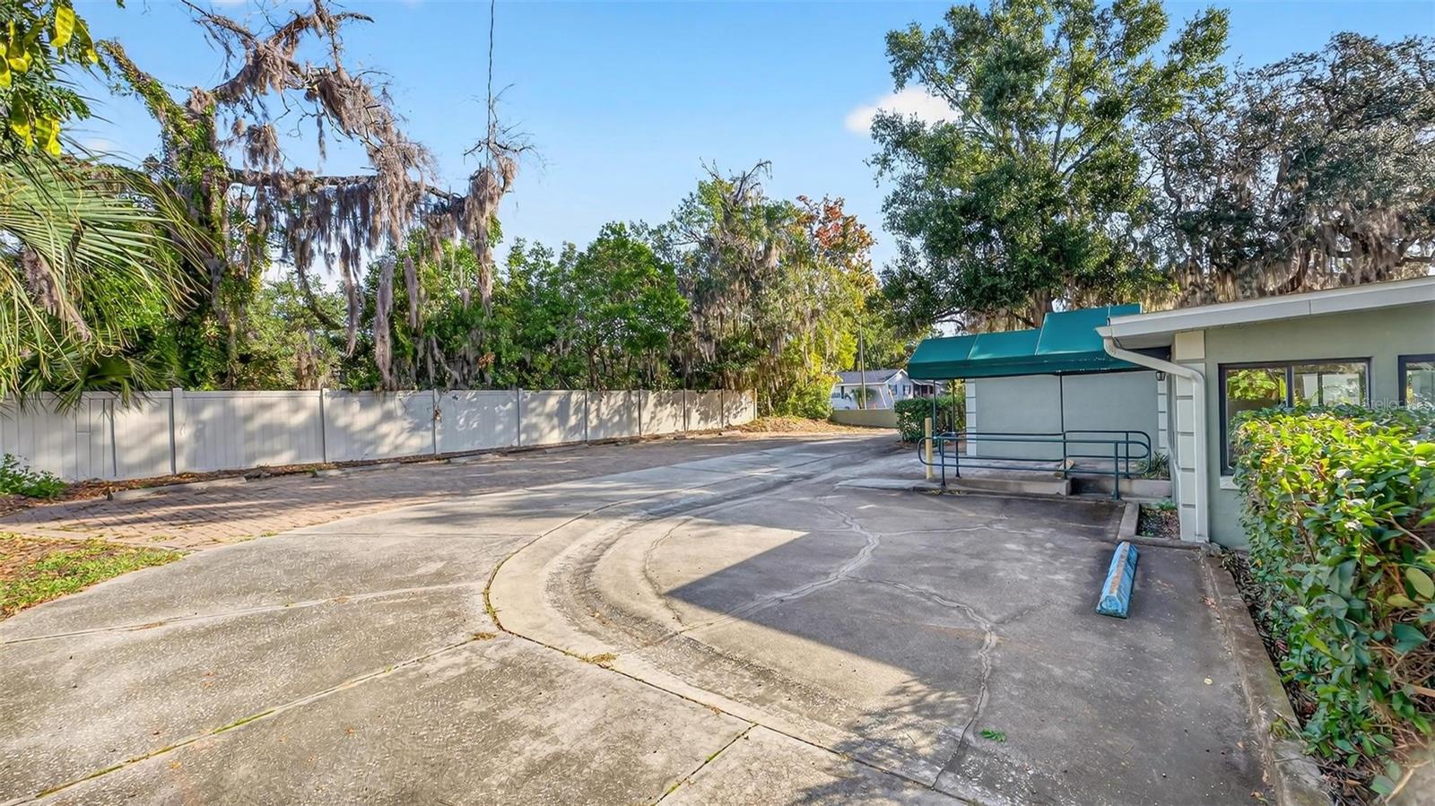 Image 21 of 66 For 1318 Eustis Street