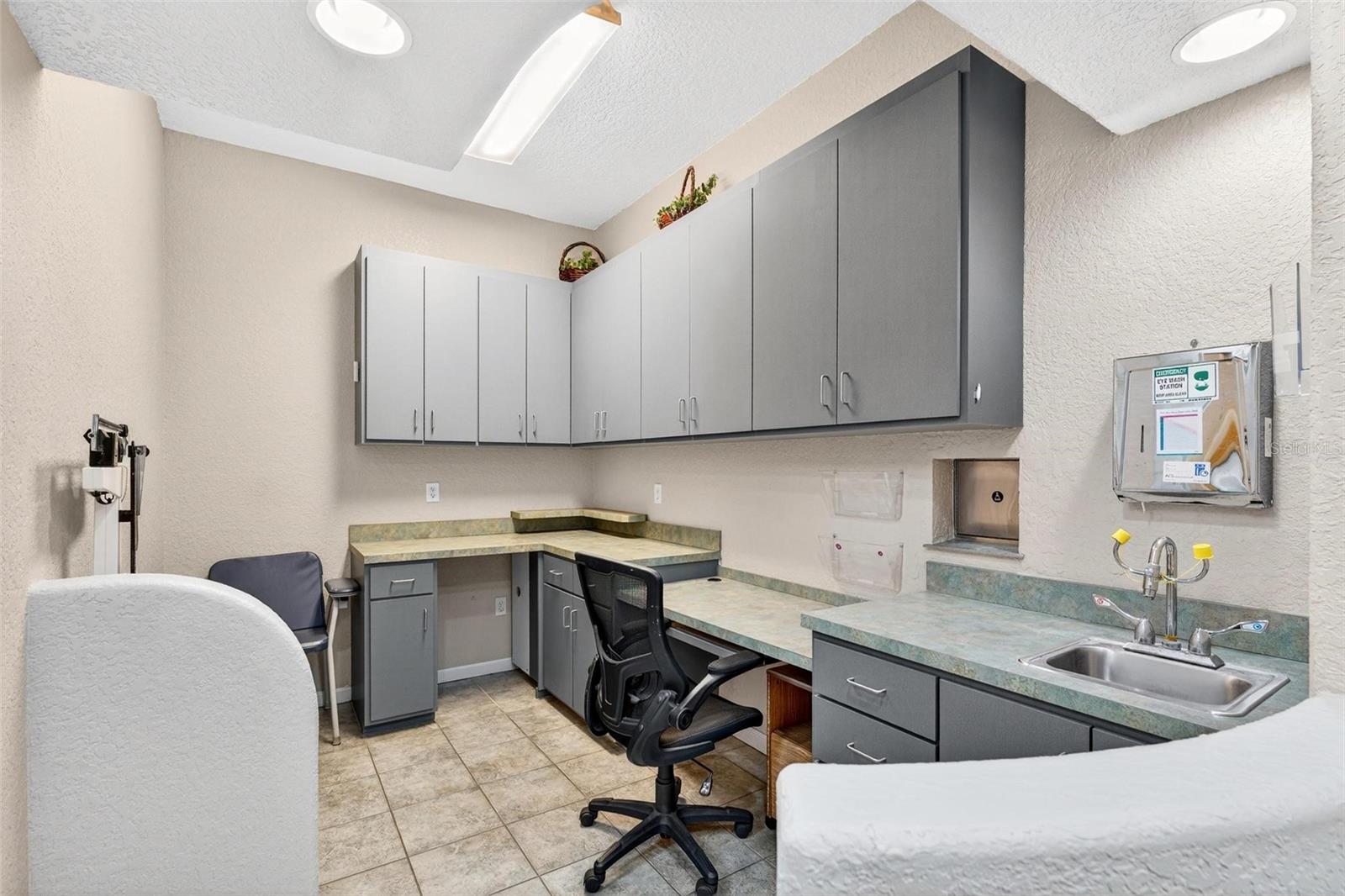 Image 4 of 66 For 1318 Eustis Street