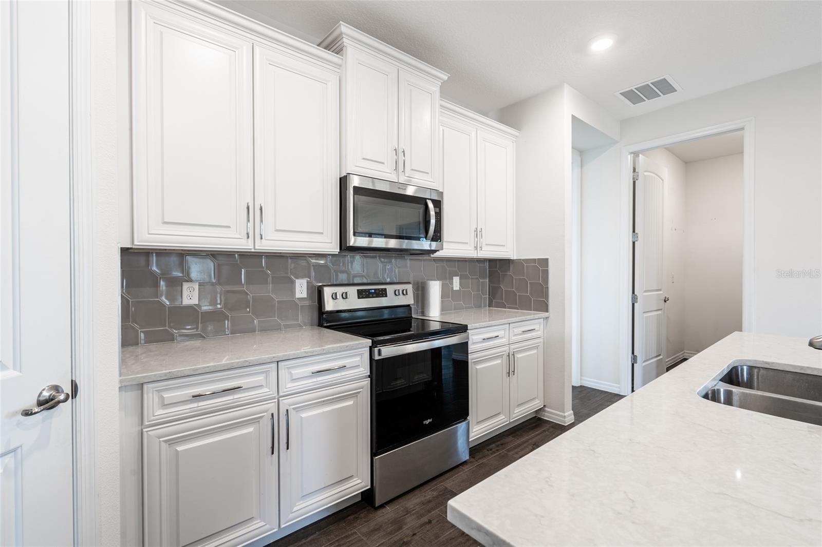 Image 6 of 40 For 17615 Blazing Star Circle