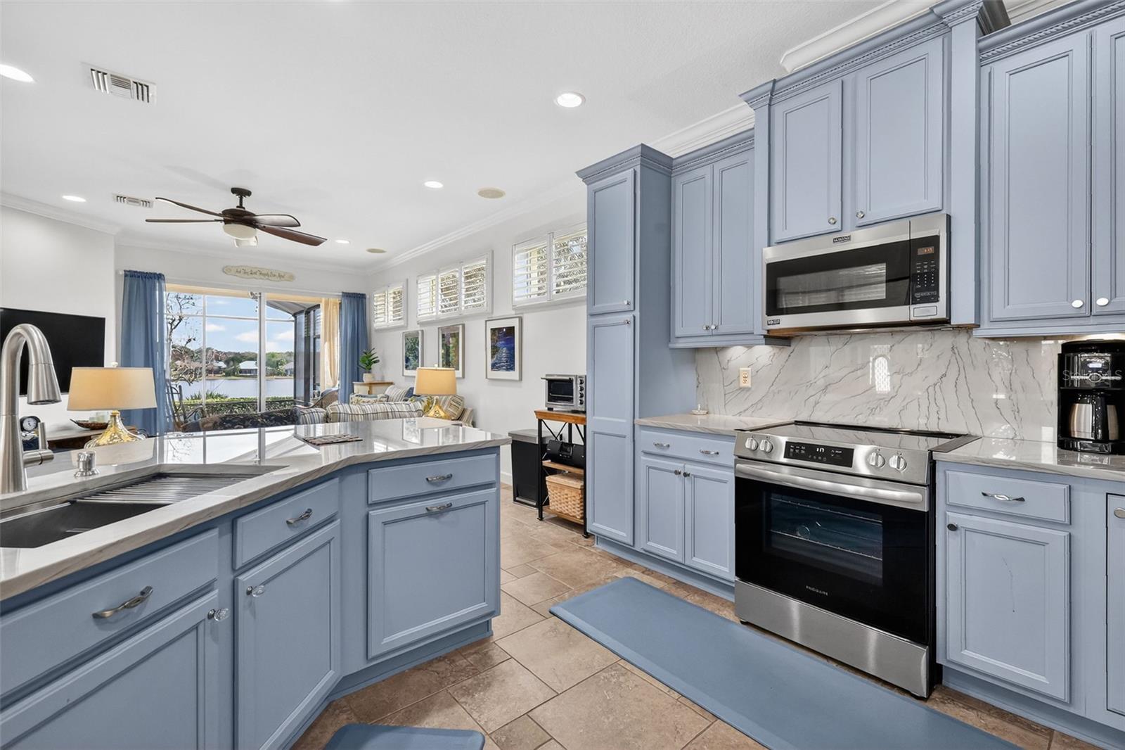 Image 21 of 51 For 8124 Bridgeport Bay Circle