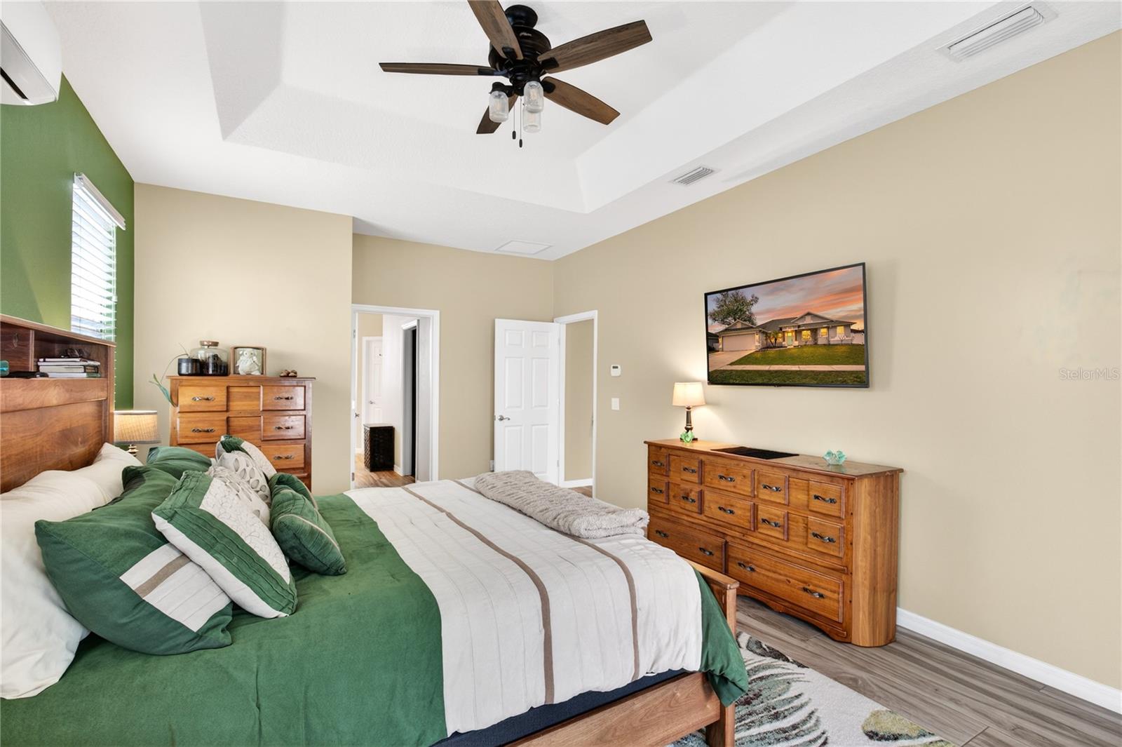 Image 27 of 54 For 36452 Grand Island Oaks Circle