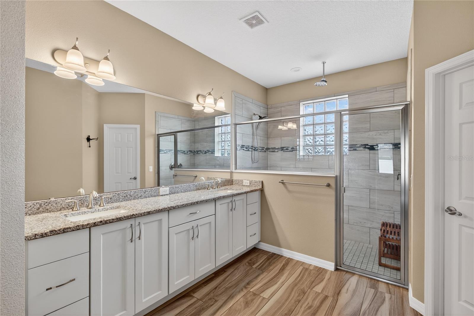 Image 28 of 54 For 36452 Grand Island Oaks Circle