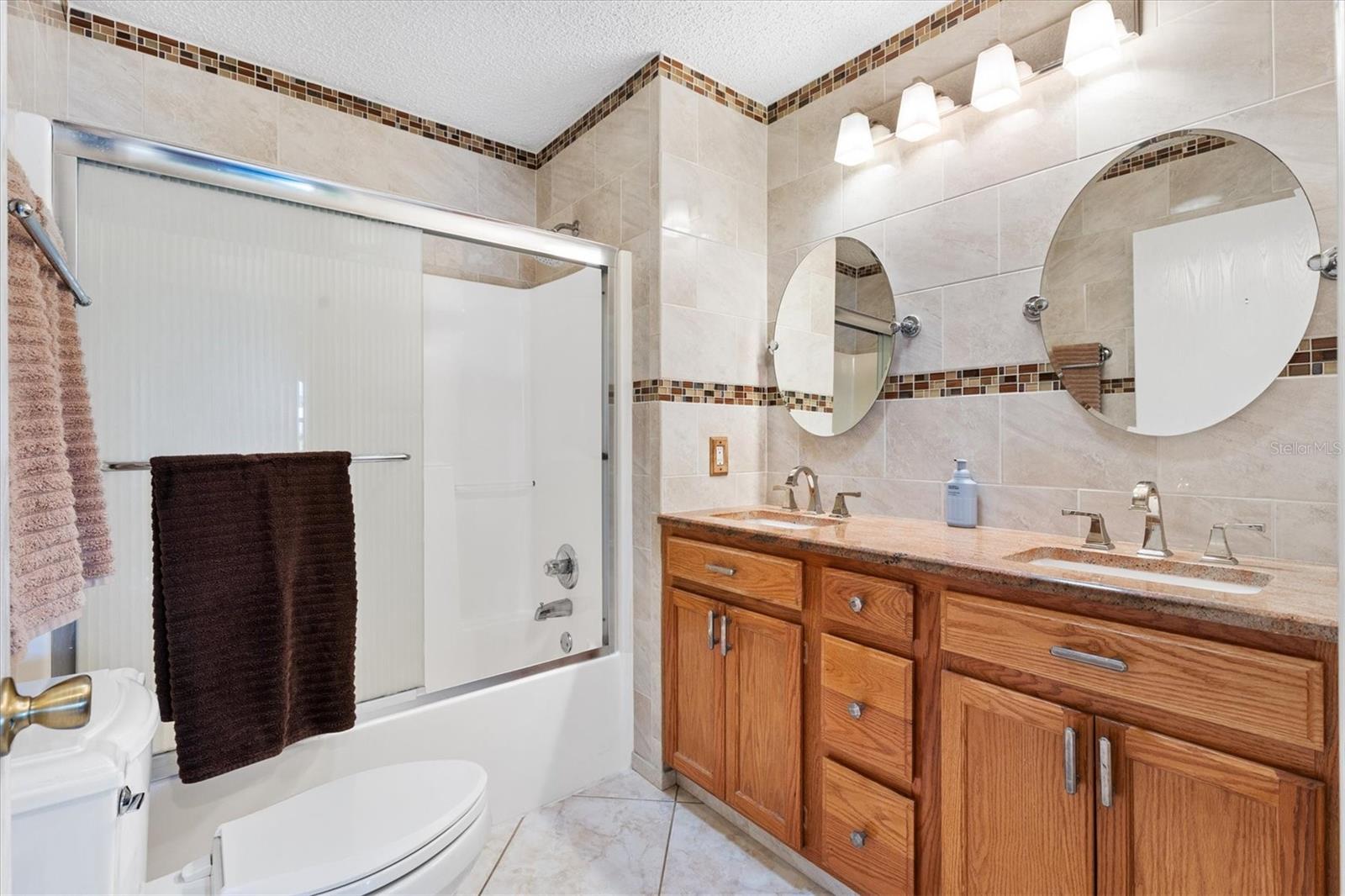 Listing photo id 12 for 1611 Alhambra Way