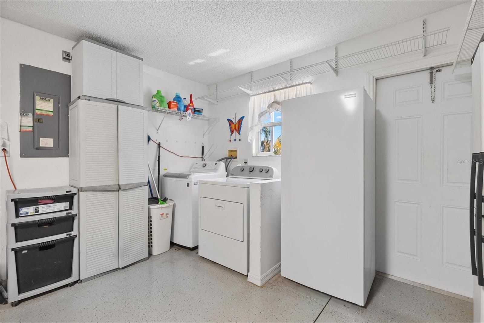 Listing photo id 13 for 1611 Alhambra Way