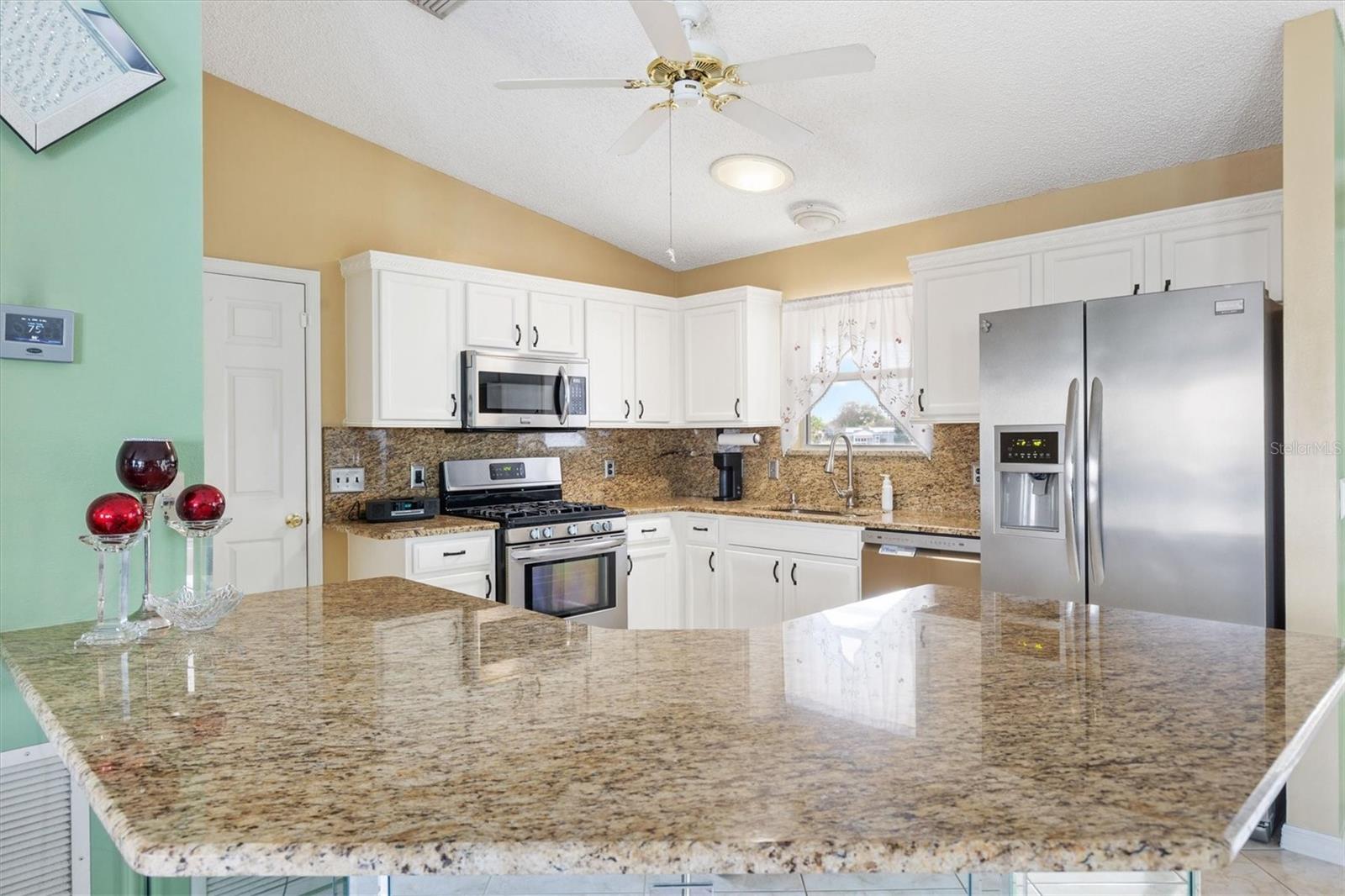 Listing photo id 4 for 1611 Alhambra Way