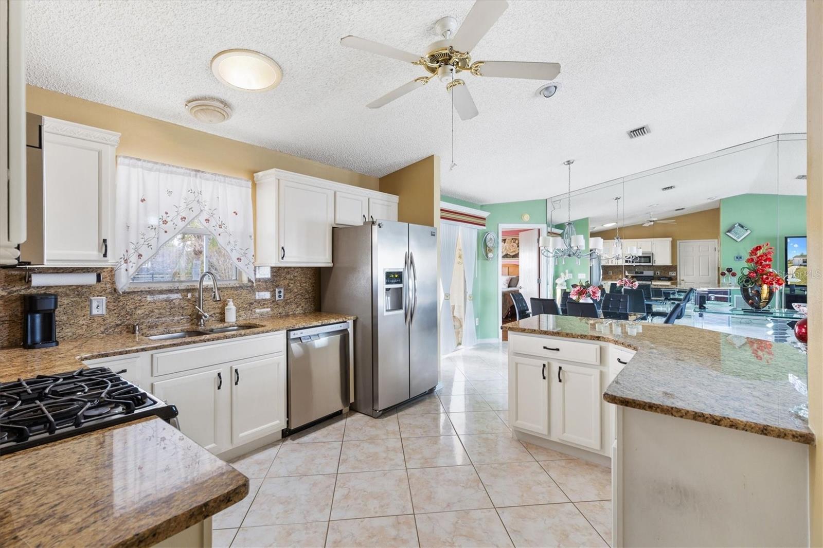 Listing photo id 6 for 1611 Alhambra Way