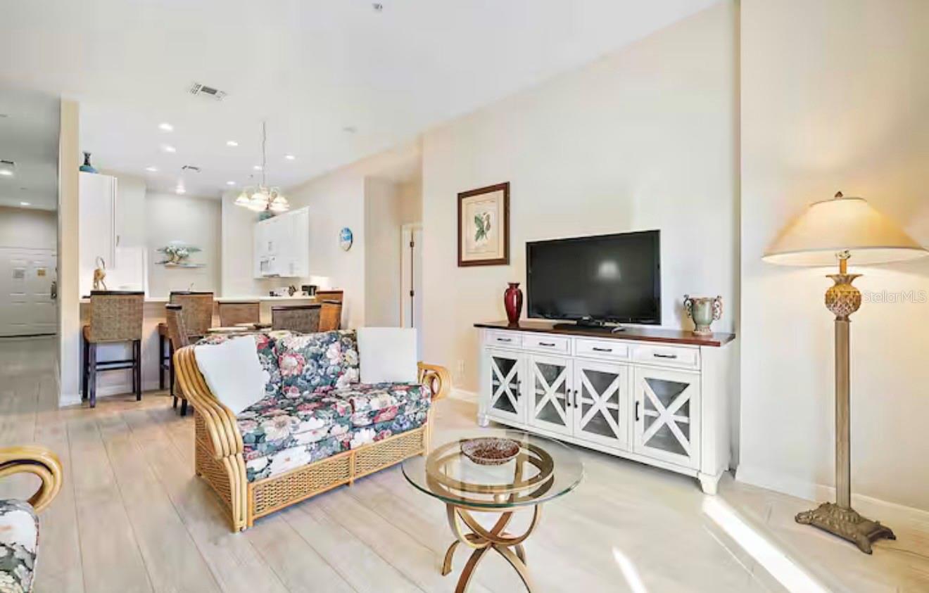 Image 3 of 19 For 408 Lucaya Loop 408