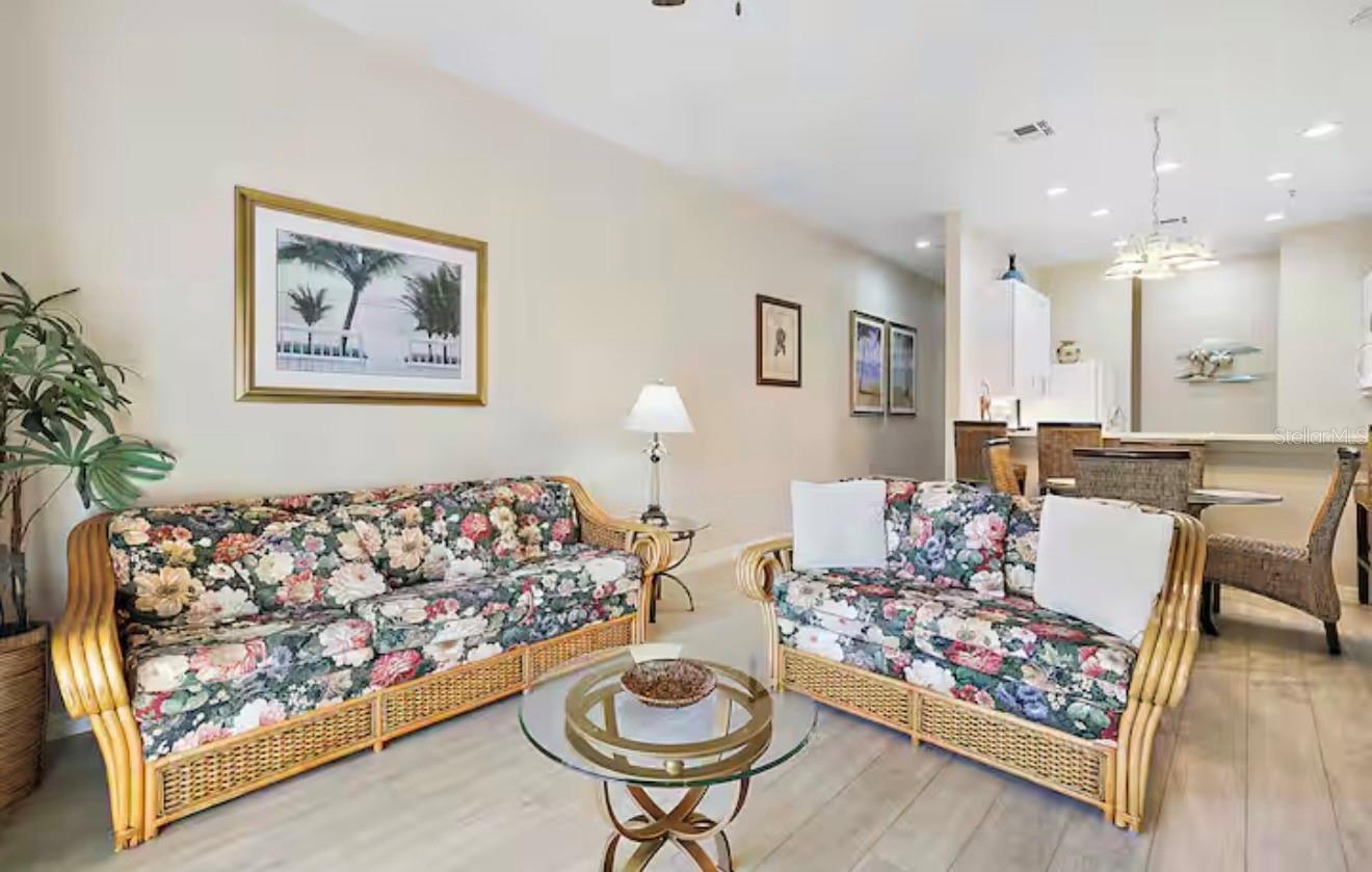 Image 4 of 19 For 408 Lucaya Loop 408