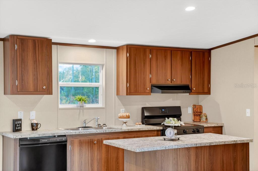 Image 16 of 49 For 43740 Sunset Drive