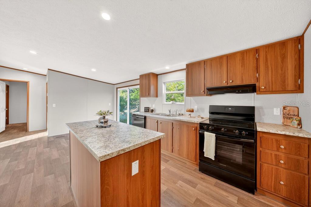 Image 18 of 49 For 43740 Sunset Drive