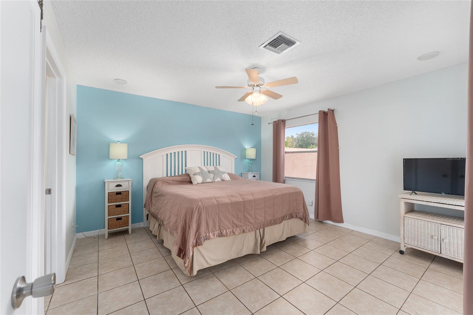 Image 13 of 38 For 807 Alvarado Place