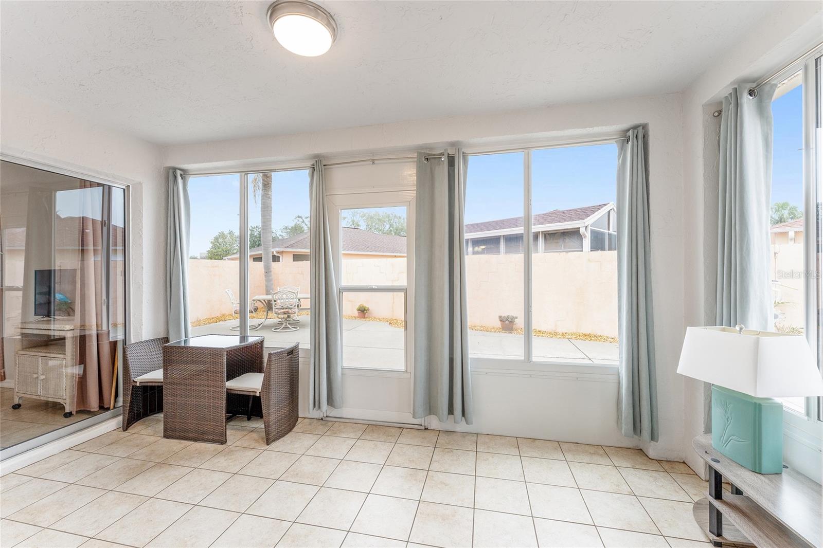 Image 20 of 38 For 807 Alvarado Place