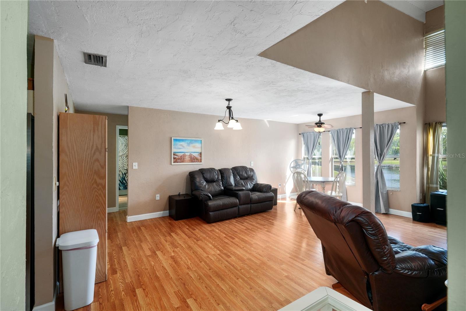 Image 13 of 34 For 17203 Sandalwood Drive 17203