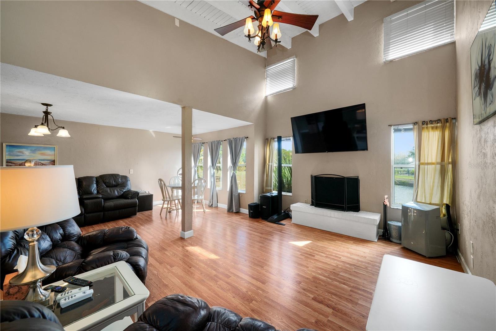 Image 16 of 34 For 17203 Sandalwood Drive 17203