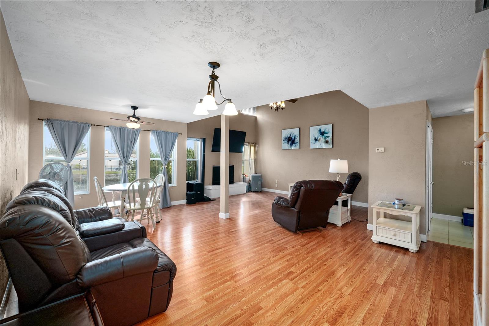 Image 18 of 34 For 17203 Sandalwood Drive 17203