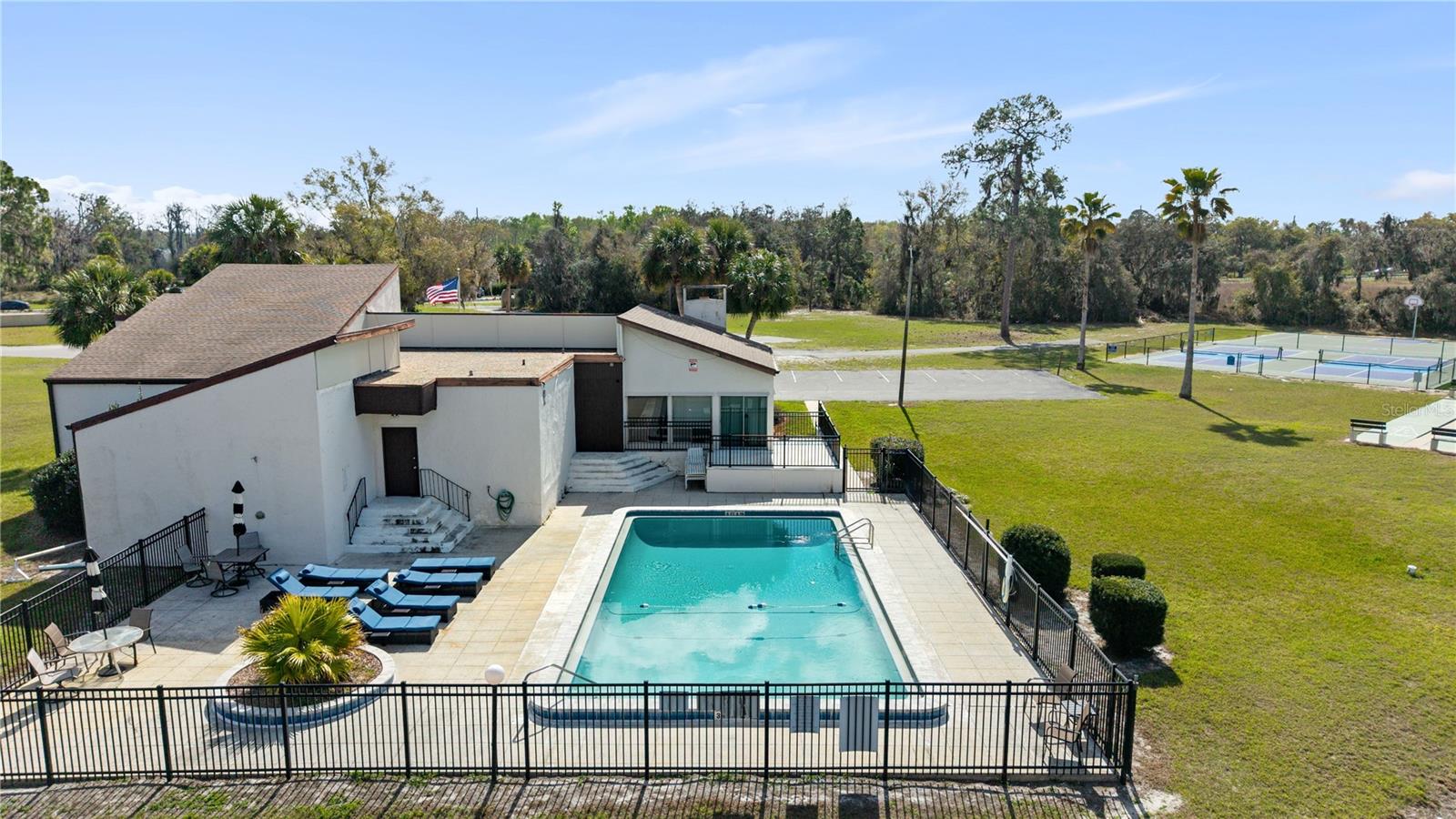 Image 8 of 34 For 17203 Sandalwood Drive 17203