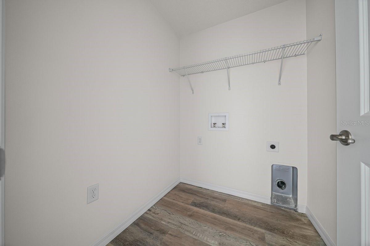 Image 24 of 27 For 1821 Water Lily Drive