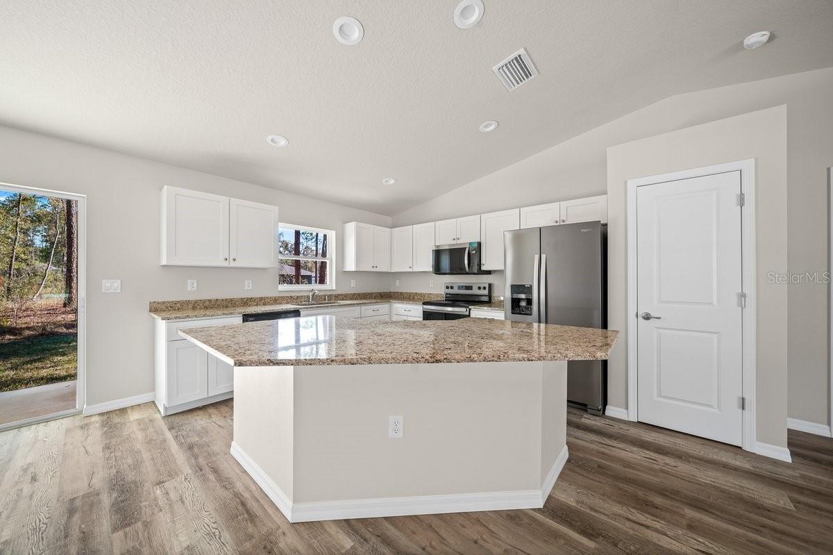 Image 9 of 27 For 1821 Water Lily Drive