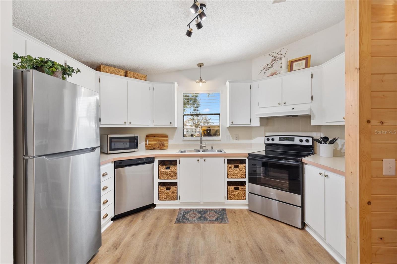 Image 2 of 8 For 520 Saint Andrews Boulevard