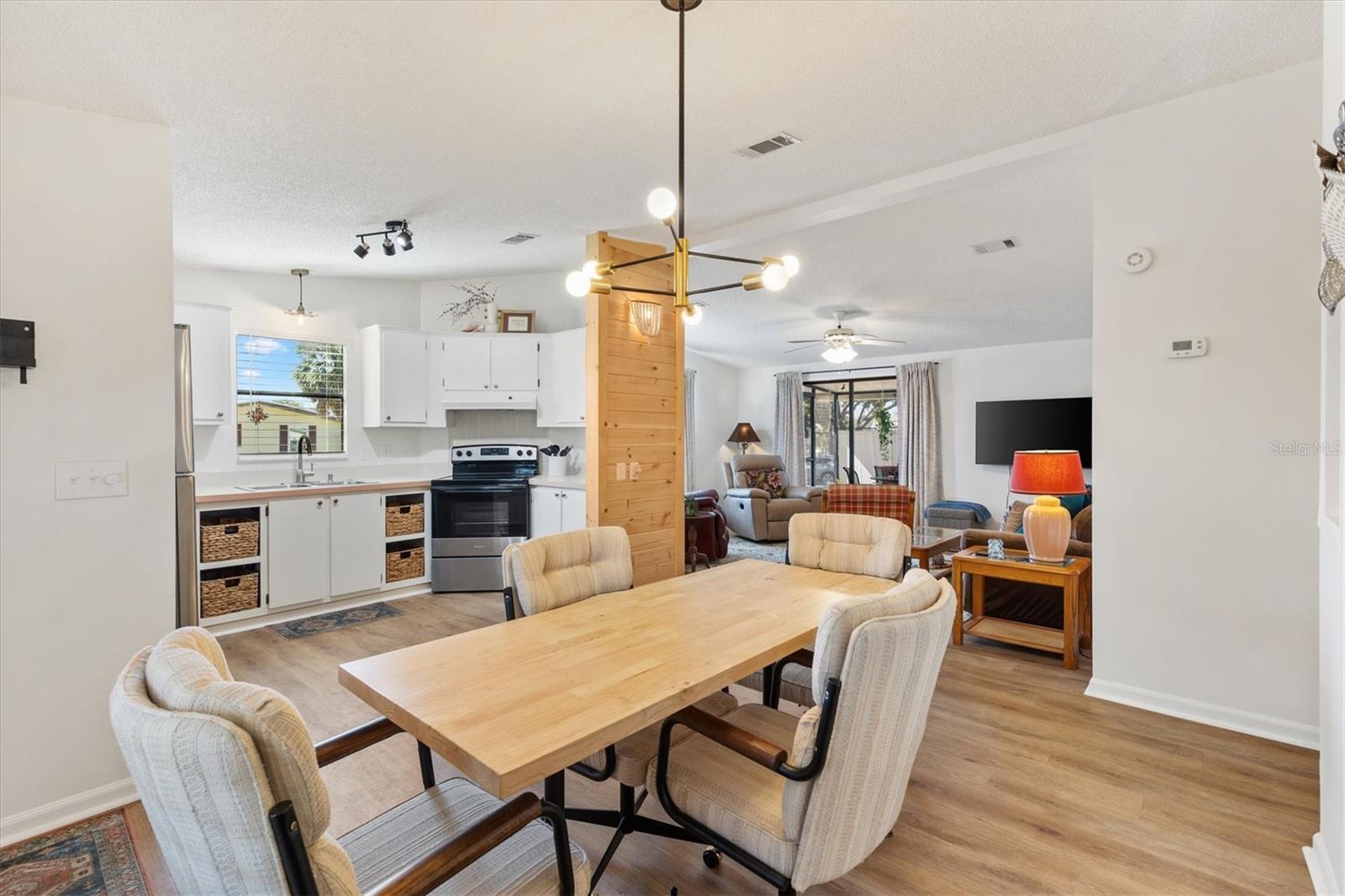 Image 3 of 8 For 520 Saint Andrews Boulevard