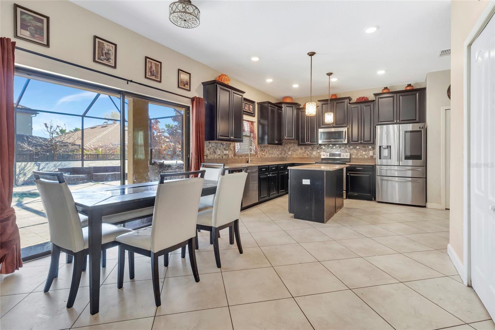 Listing photo id 8 for 1303 Sea Pines Way