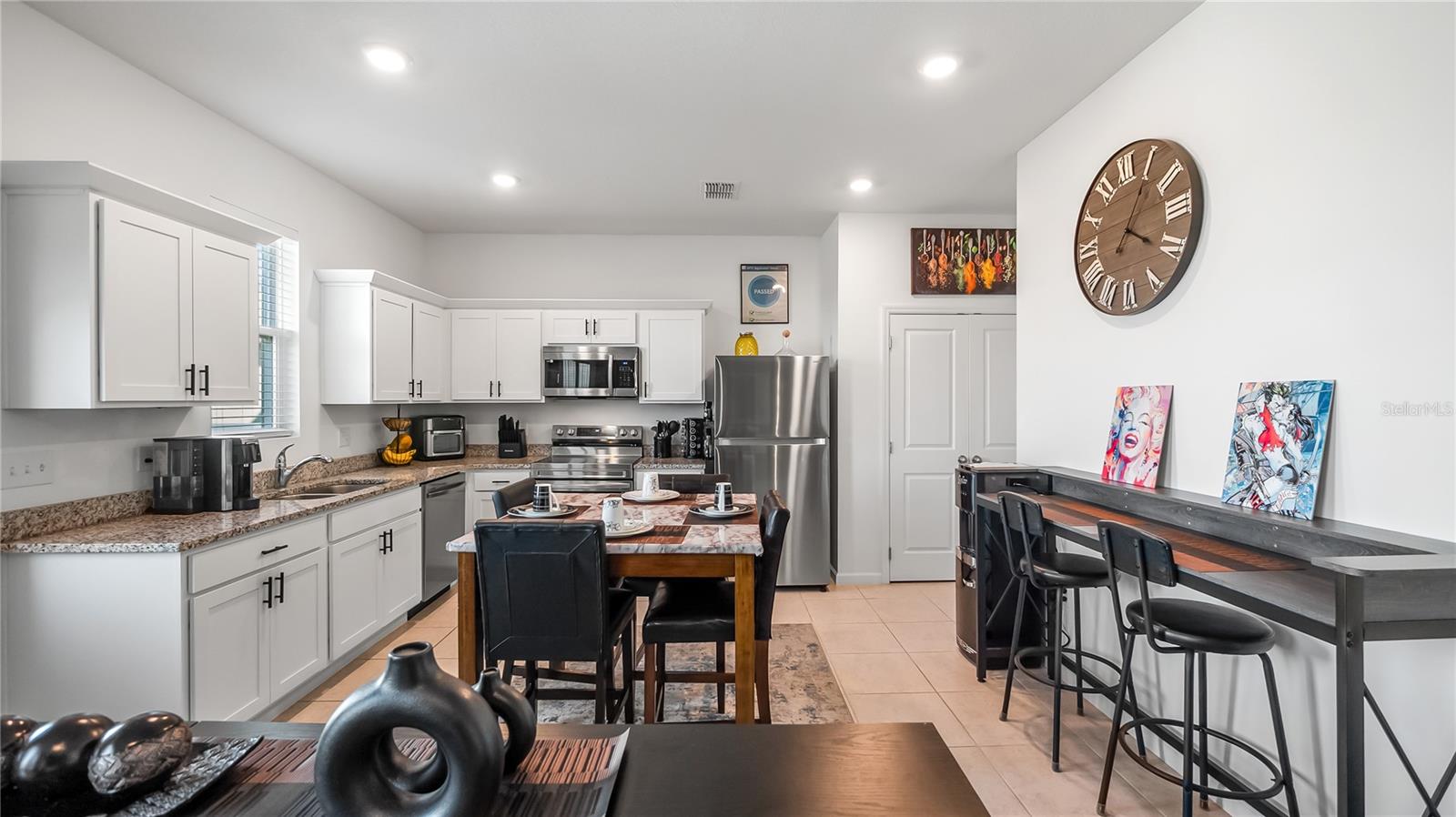 Listing photo id 11 for 8720 Sportsman Loop