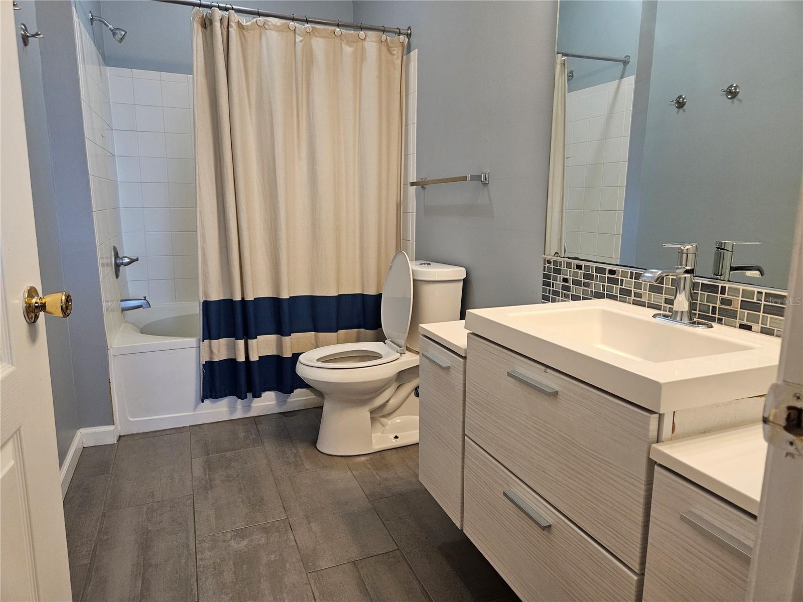 Image 15 of 30 For 17962 Villa Creek Drive 17962