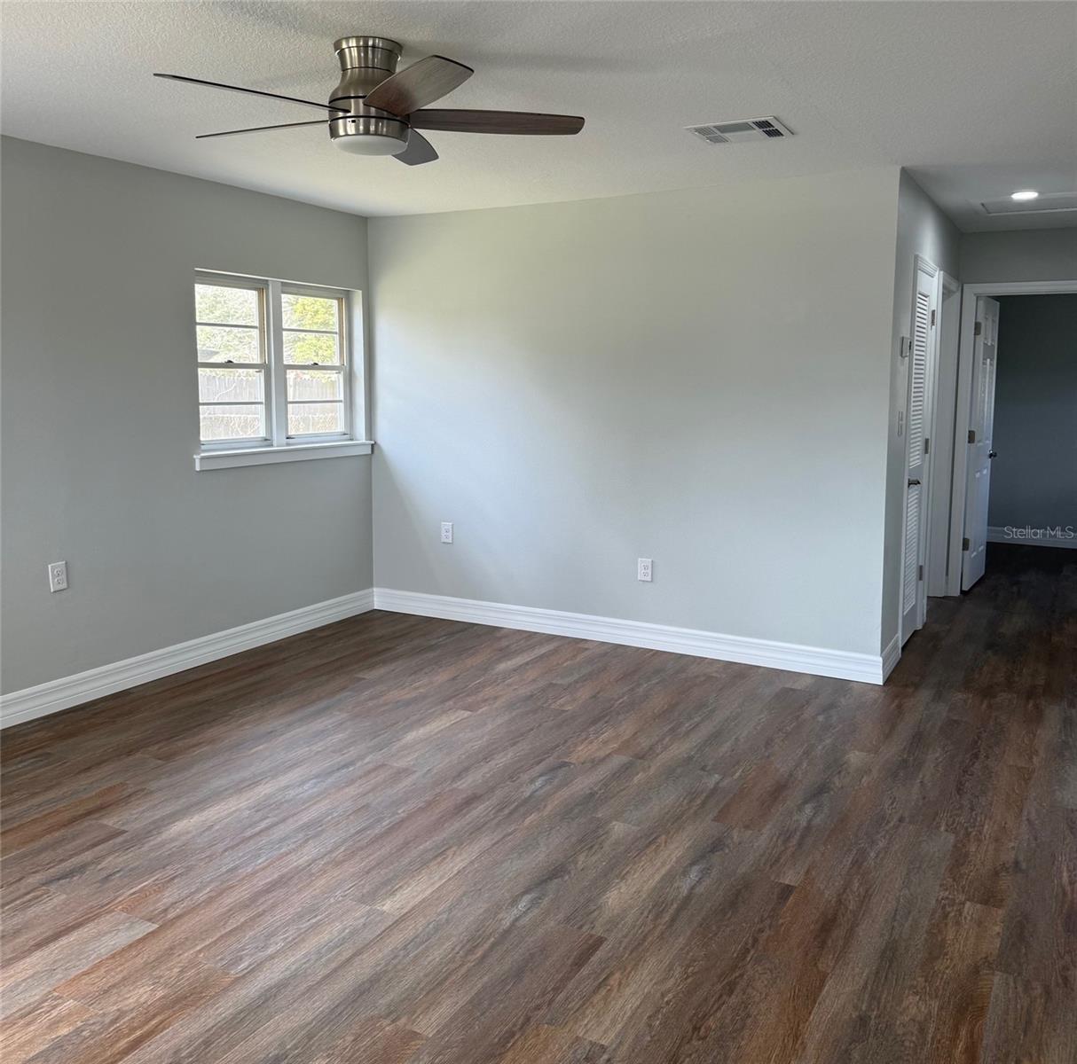 Image 6 of 14 For 23 Skylark Street