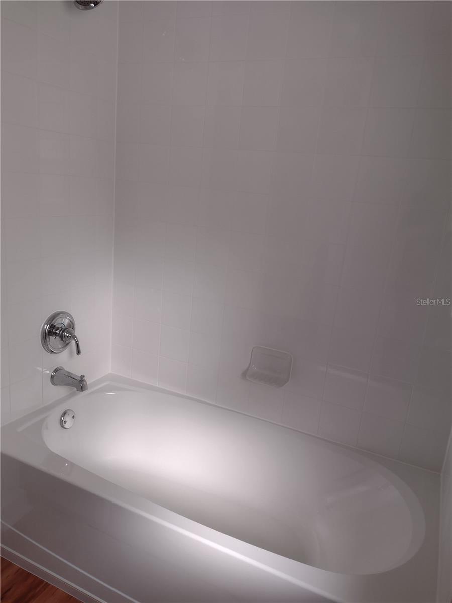 Image 13 of 31 For 2006 Bayside Avenue