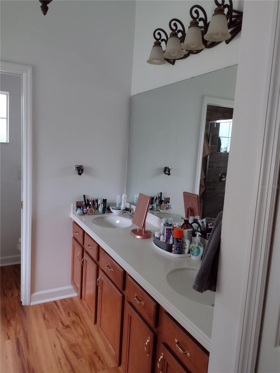 Image 18 of 31 For 2006 Bayside Avenue