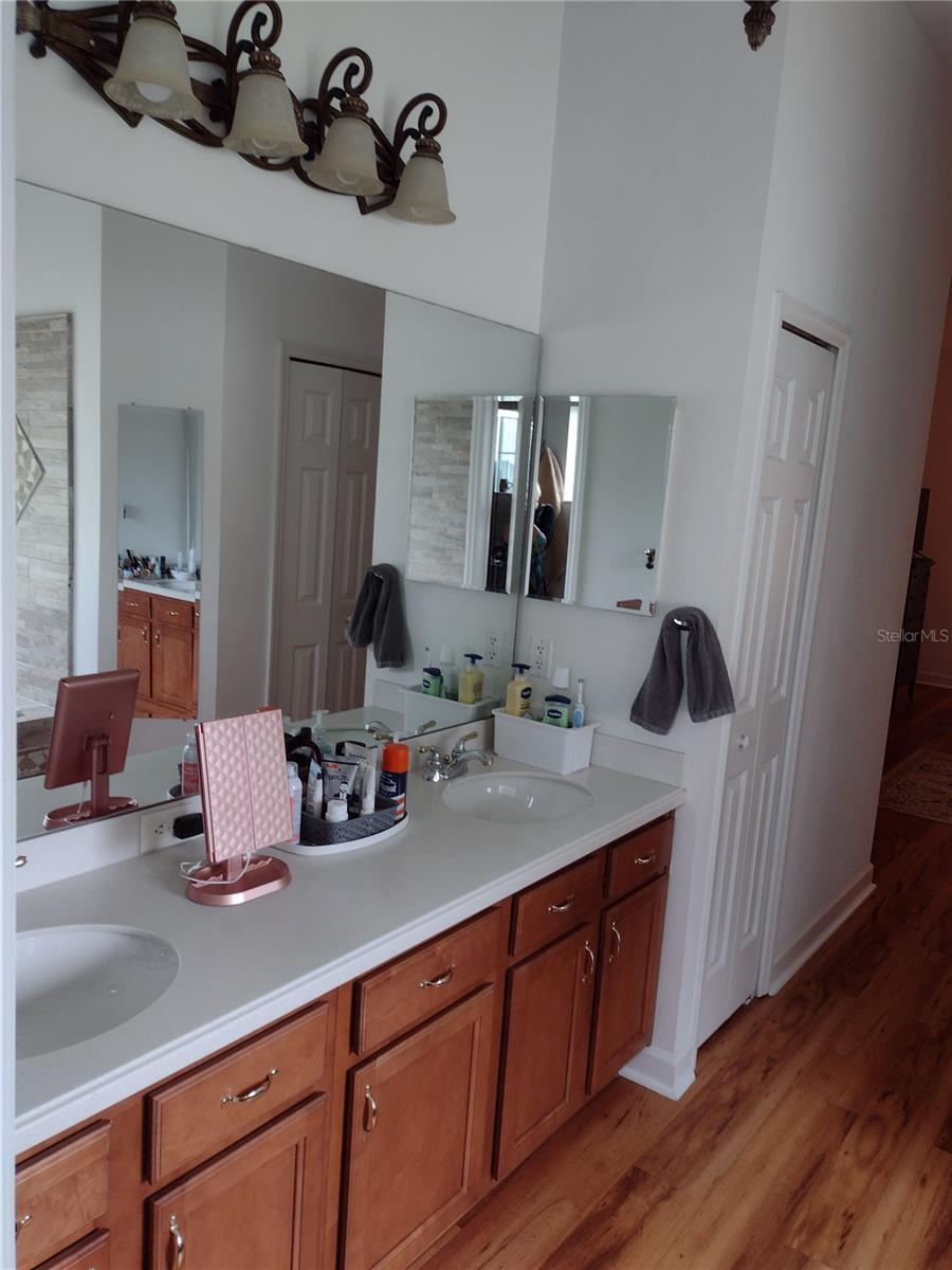 Image 19 of 31 For 2006 Bayside Avenue