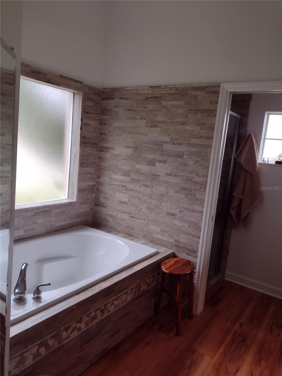 Image 20 of 31 For 2006 Bayside Avenue