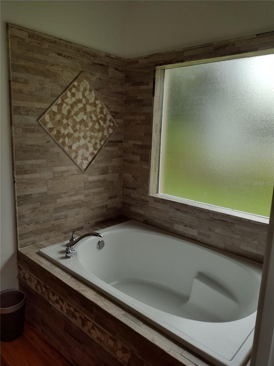 Image 21 of 31 For 2006 Bayside Avenue