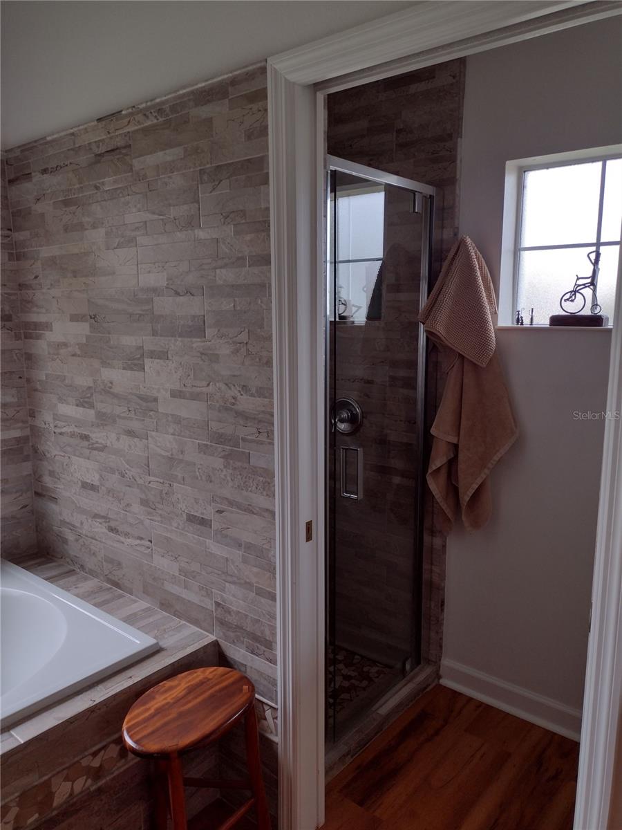 Image 22 of 31 For 2006 Bayside Avenue