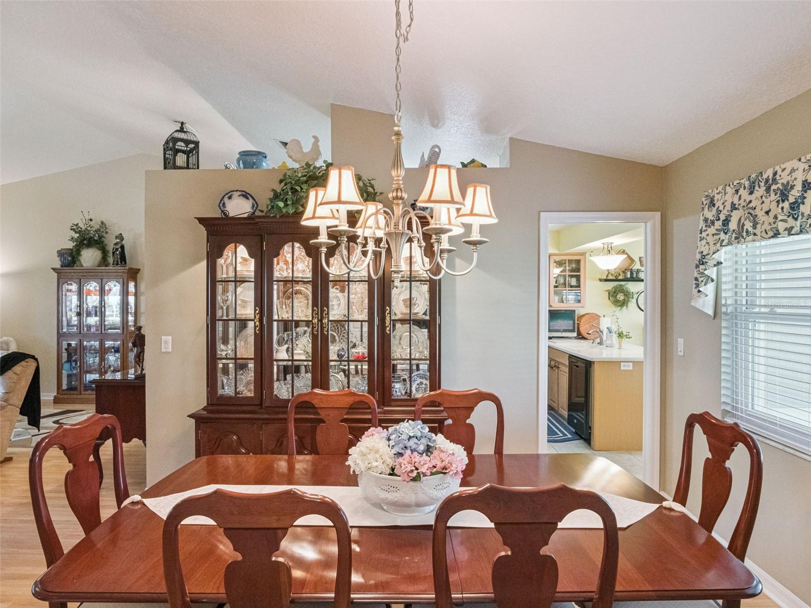 Image 10 of 62 For 21533 King Henry Avenue