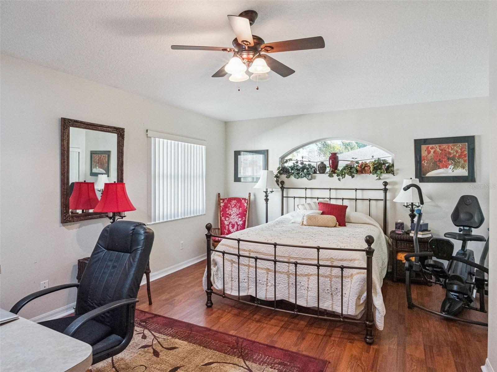 Image 16 of 62 For 21533 King Henry Avenue