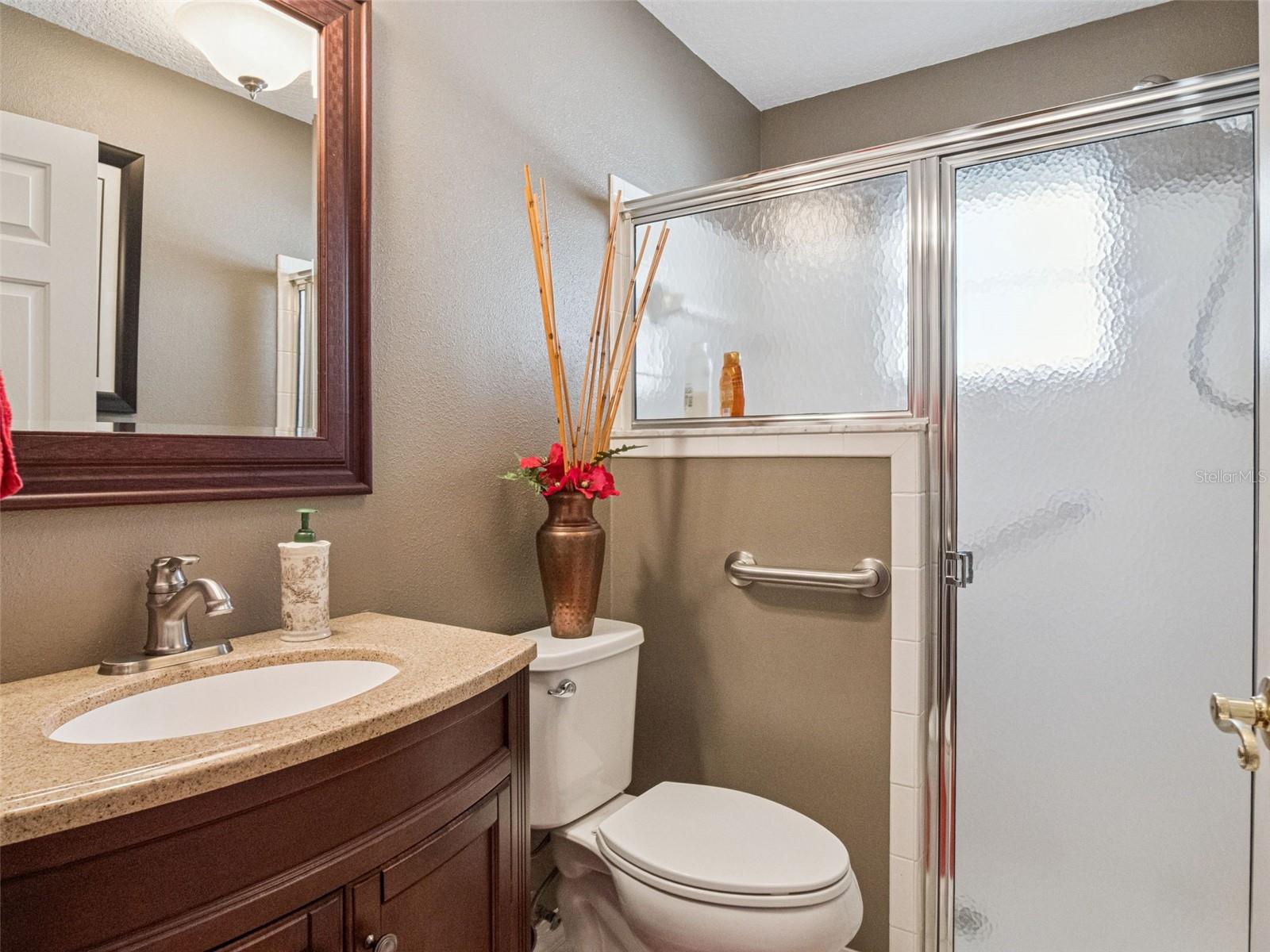 Image 21 of 62 For 21533 King Henry Avenue