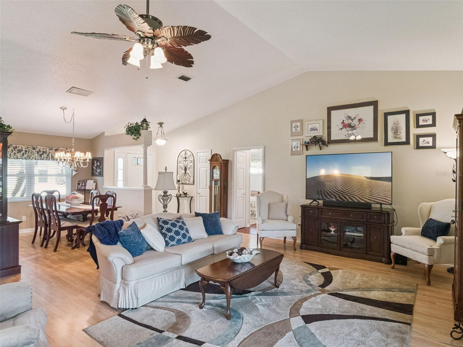 Image 8 of 62 For 21533 King Henry Avenue